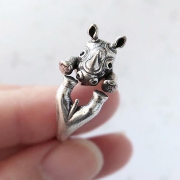 🎁 Antiqued Silver Rhino Ring - Picture 4 of 6